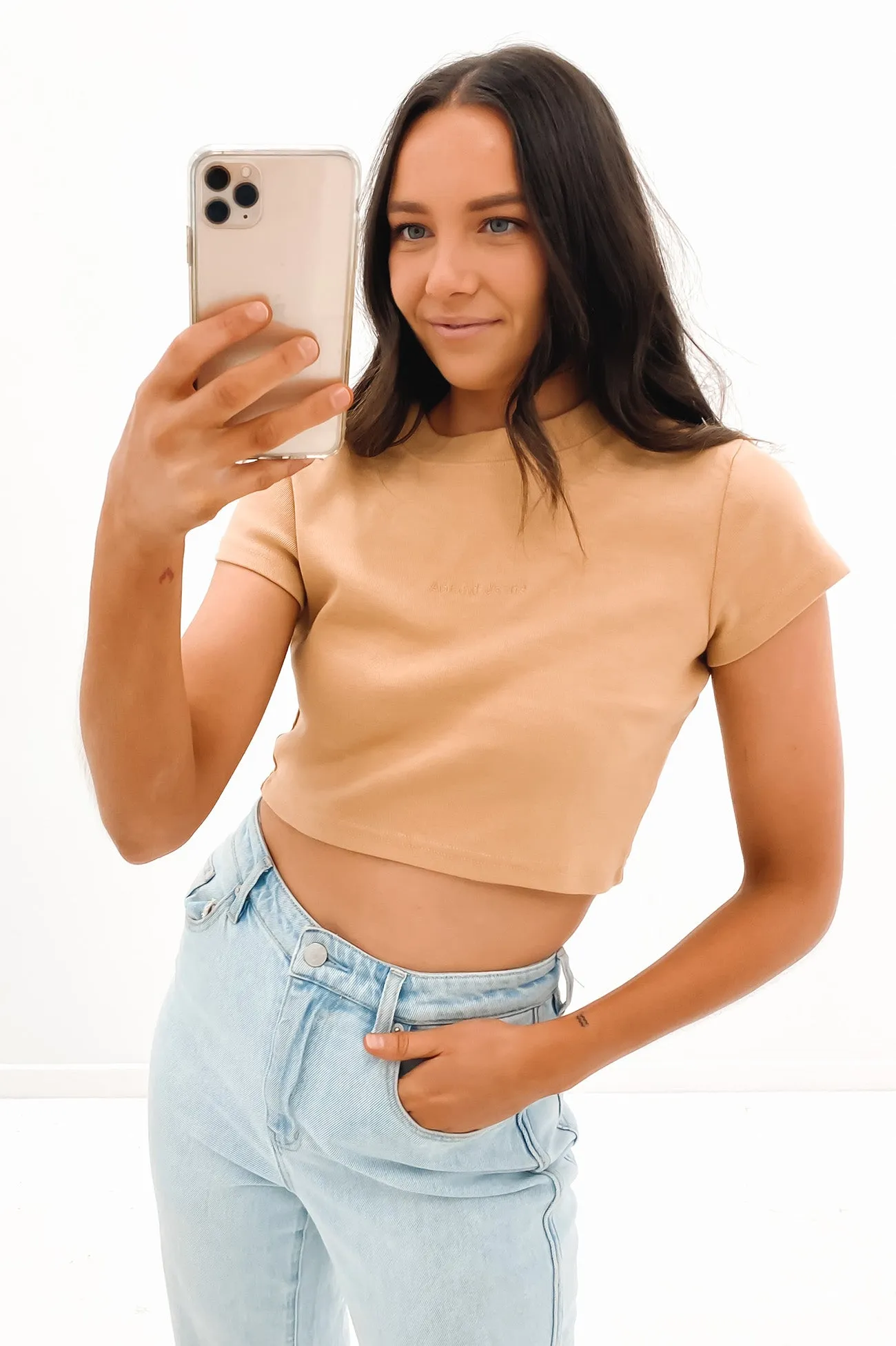 A 90s Crop Tee Tan