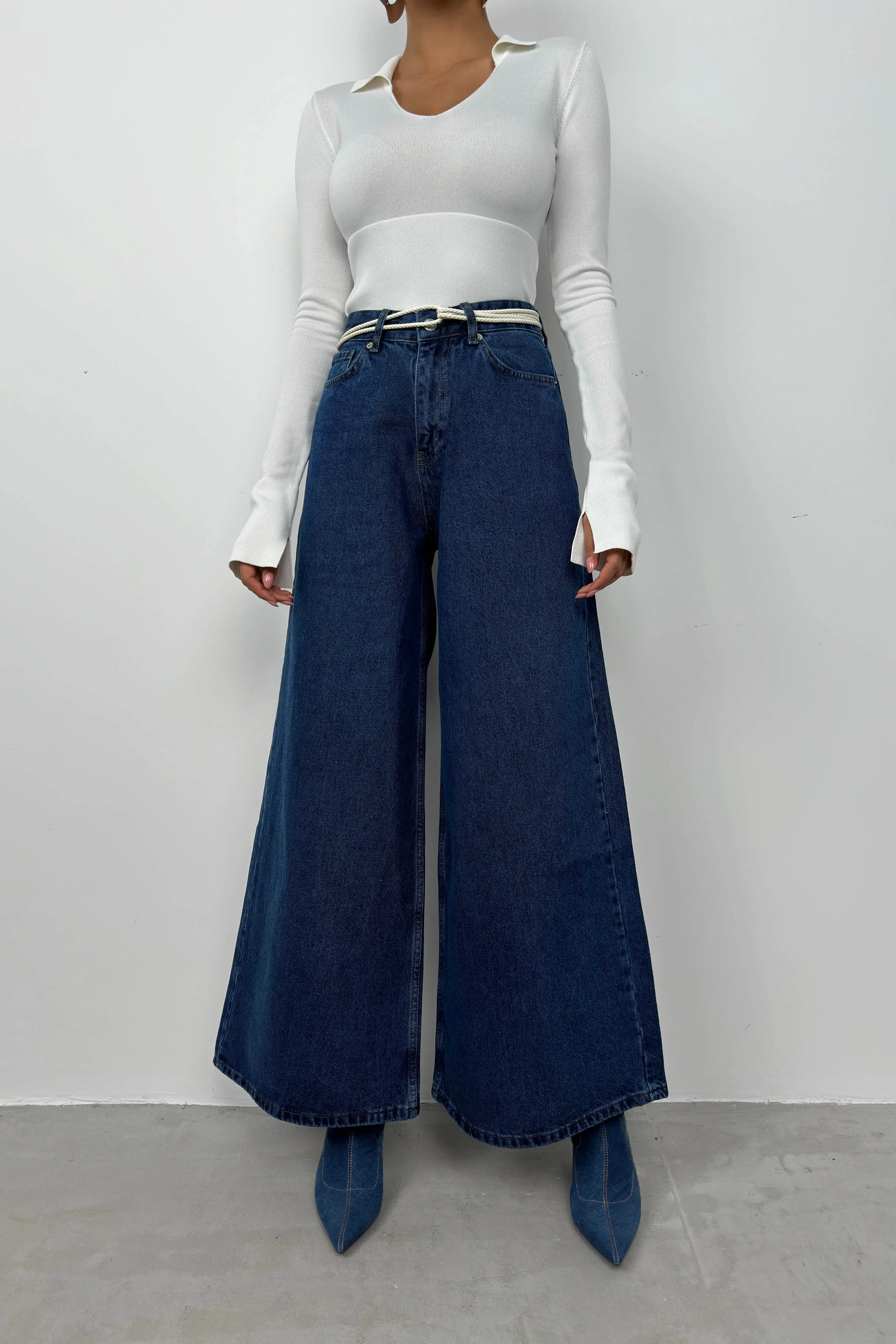 Extreme Wide Leg Jeans